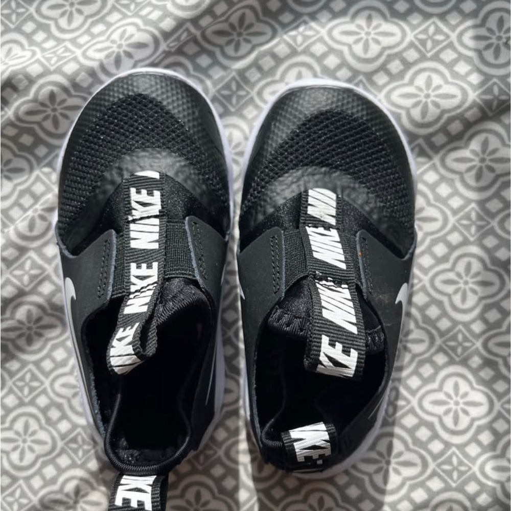 Nike Black Flexrunner Tennis Shoes Size 7C BRAND NEW!